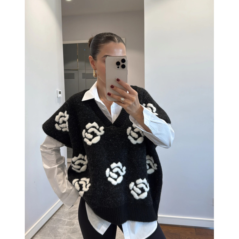 Juoda liemenė su marškiniais