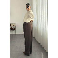 Madinga V formos palaidinė su nėrinių detalė