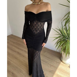 Juoda nėriniuota suknelė