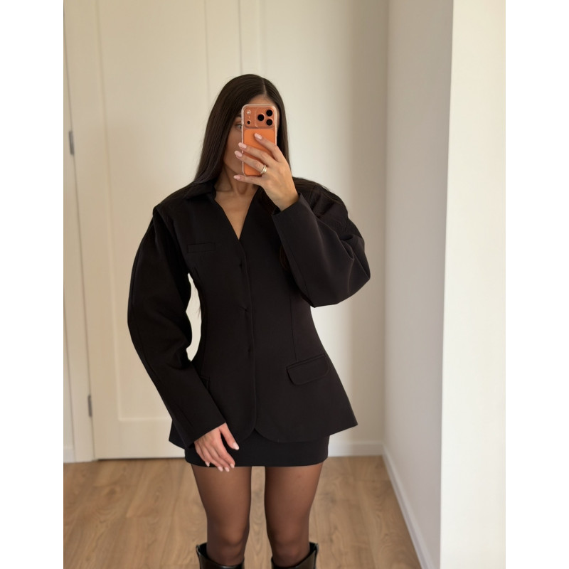 Kostiumėlis su sijonu