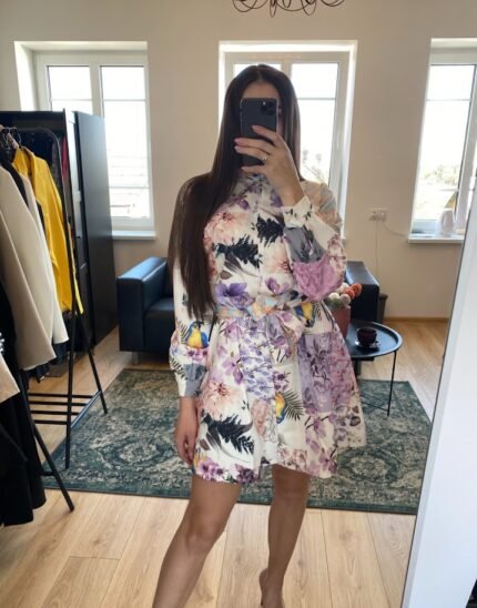 Trumpa gėlėta suknelė