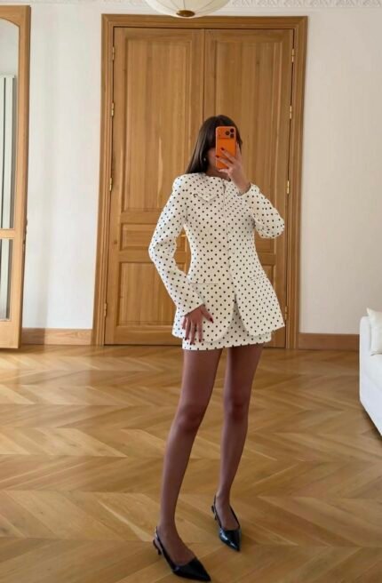 Kostiumėlis su taškeliais